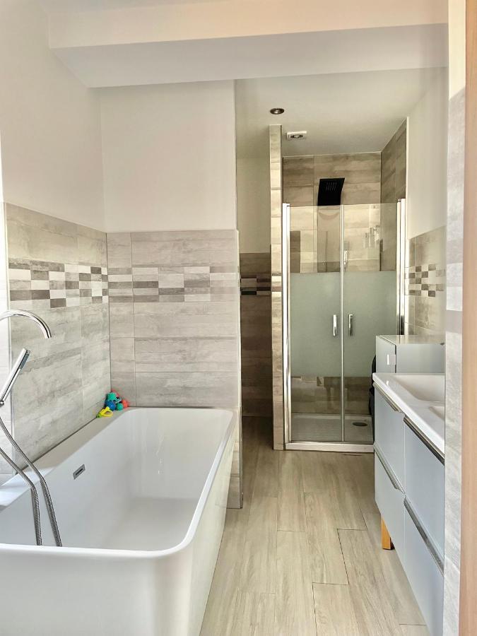 Jardin Juresien Maisons - Jacuzzi En Option Holiday home